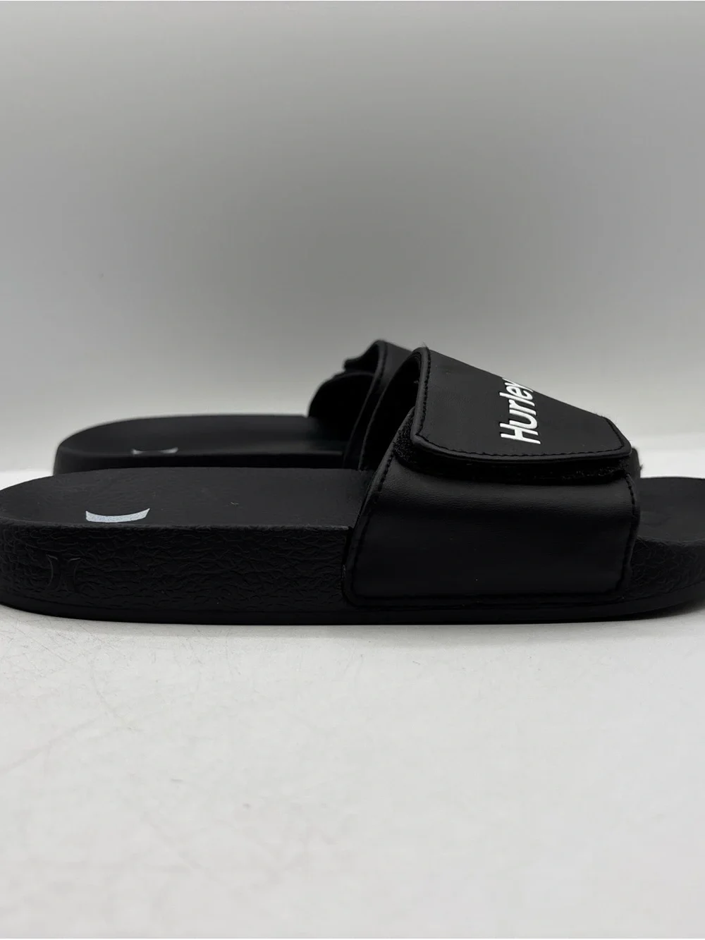Hurley NAIA-V Sport Slides Black Adjustable Velcro Strap Sandals Youth Size 5